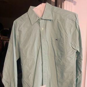 Vineyard vines button down shirt